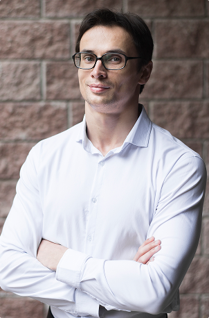 front-view-businessman-with-crossed-arms